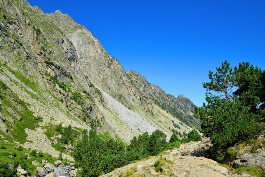 Quelle est la meilleure période pour visiter les lacs des Pyrénées ?