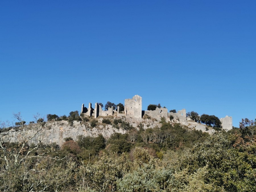 Quels autres châteaux méconnus peut-on explorer en Haute-Loire ?